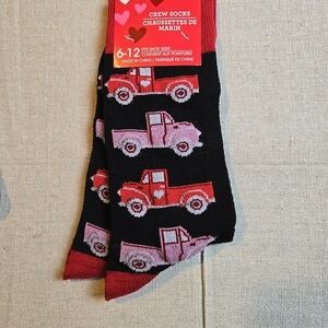 Valentine’s Day Crew Socks Pickup Truck Heart Print Womens 6–12 Red Black NWT